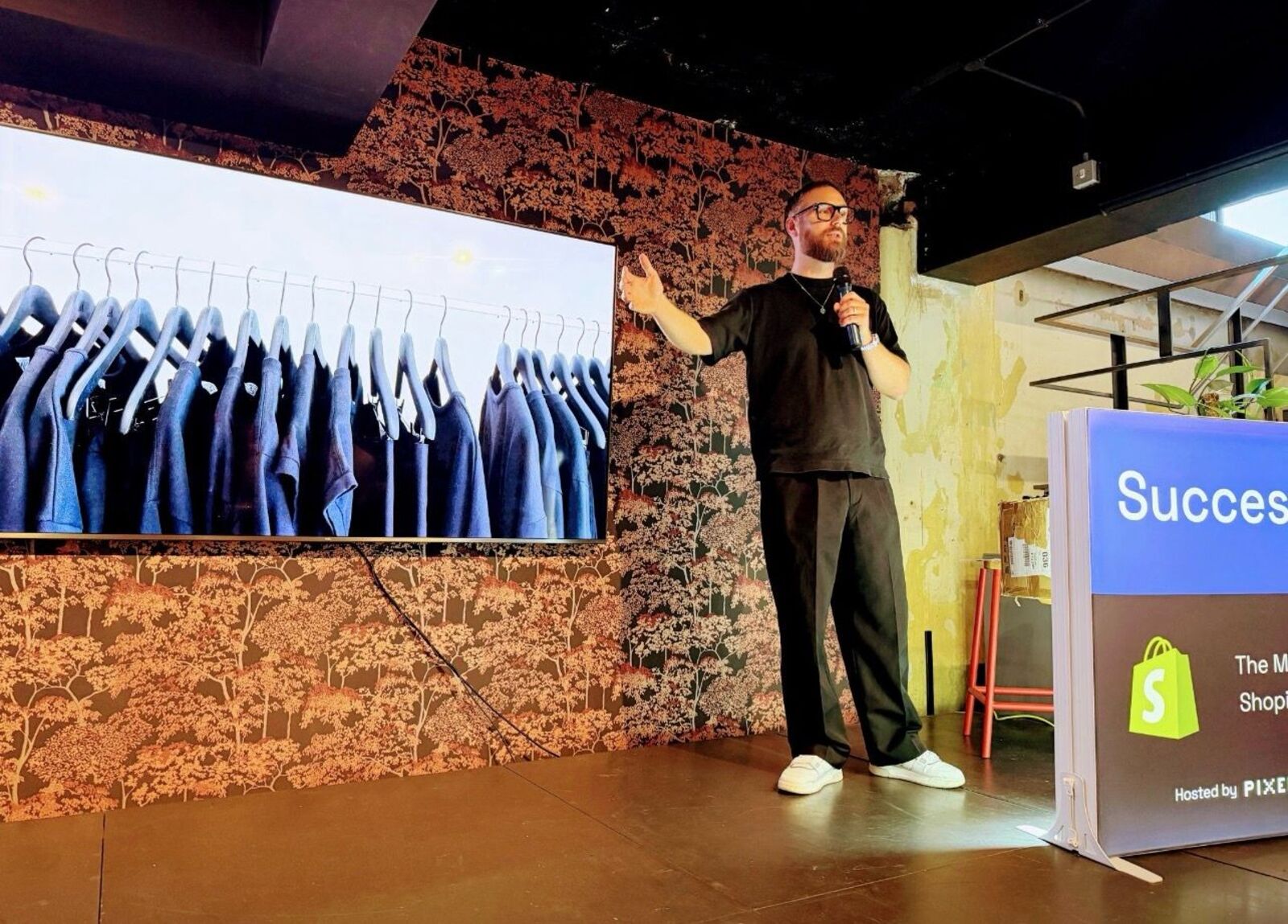 Mark Leach presenting to an eCommerce audience